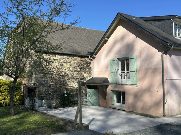 Charmante maison familiale à Asasp Arros avec garage, terrasse et jardin, proche d'Oloron Sainte Marie