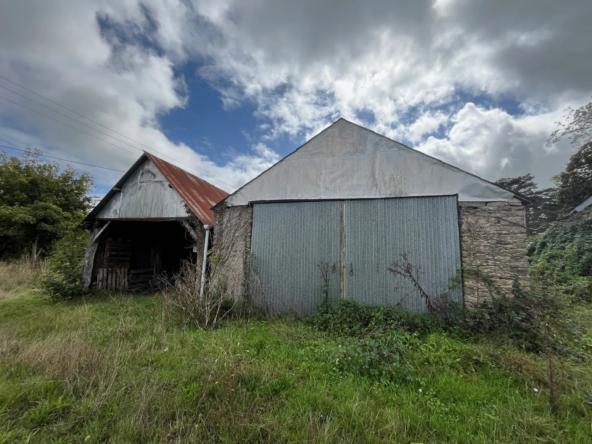 Bâtisse à Grandchamp-des-Fontaines de 200 m² avec fort potentiel à rénover