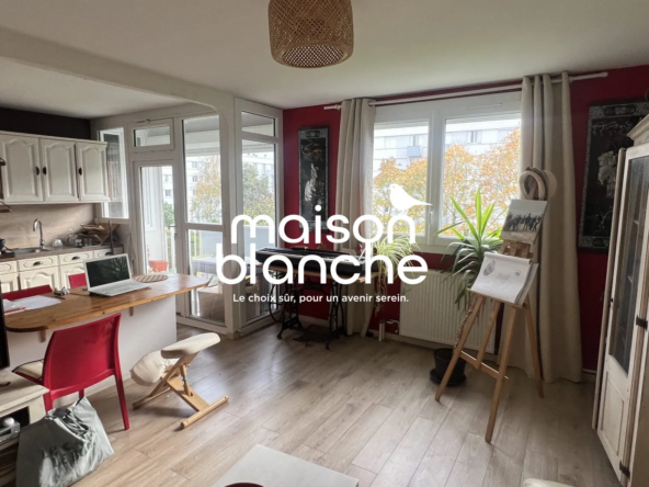 le slaon 2 vue sur la cuisine Appartement T3 à Bruges avec Balcon et Parking Privé - Proche Centre