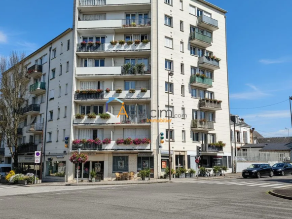 Appartement à vendre à Orléans - 44 m², dernier étage avec ascenseur et parking privé