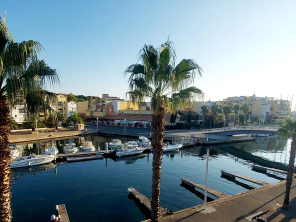 Studio avec vue marina, piscine et parking à Gruissan