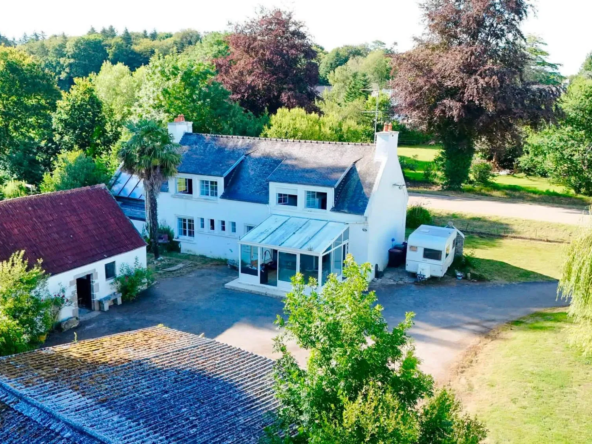 Maison à vendre à Plouigneau avec grand terrain, potentiel et rénovation possible
