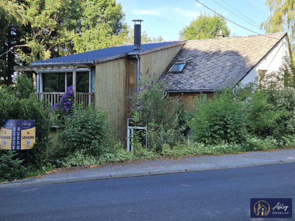 Maison à Peyrelevade avec double logement, garage et jardin — Potentiel de rénovation