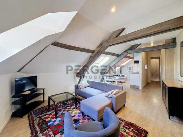 Appartement meublé avec 2 chambres au dernier étage en hyper centre-ville de Charleville-Mézières