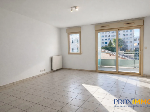 Bel appartement traversant de 3 pièces avec balcon et cave à Voiron