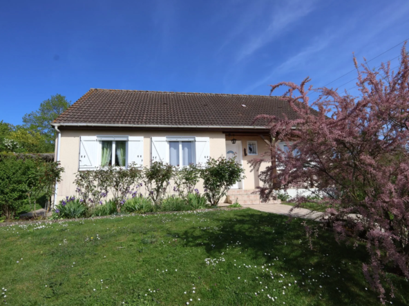 Charmant pavillon à Sergines avec 3 chambres, sous-sol et terrain clos