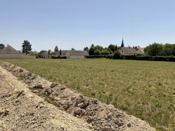 Terrain constructible de 739 m² à Torvilliers dans un environnement calme