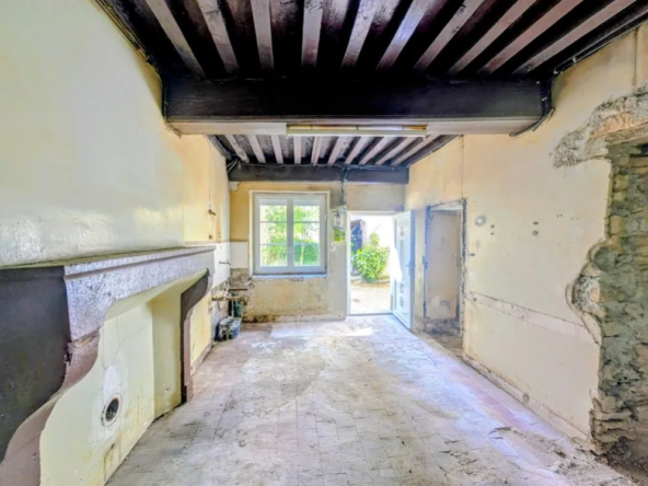 Appartement à rénover de 37 m² au centre de Dijon avec terrasse et entrée privative