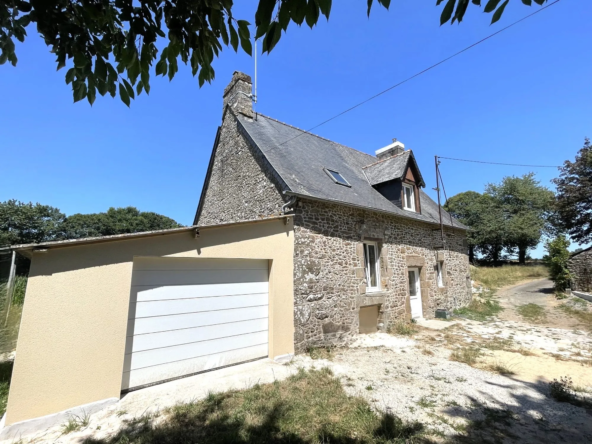 Maison rénovée avec garage et terrain à Ambrières-les-Vallées