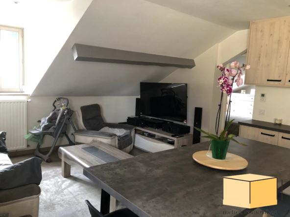 Charmant appartement T2 rénové à Aix-les-Bains avec faibles charges et classe énergétique E
