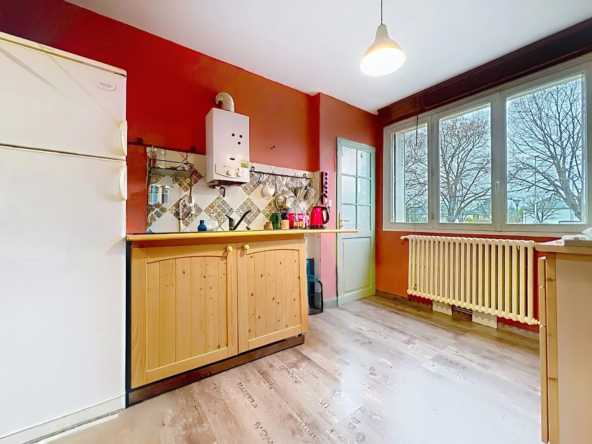 Appartement T4 de 87 m² à vendre à Blois, proche commodités, avec balcon et cave