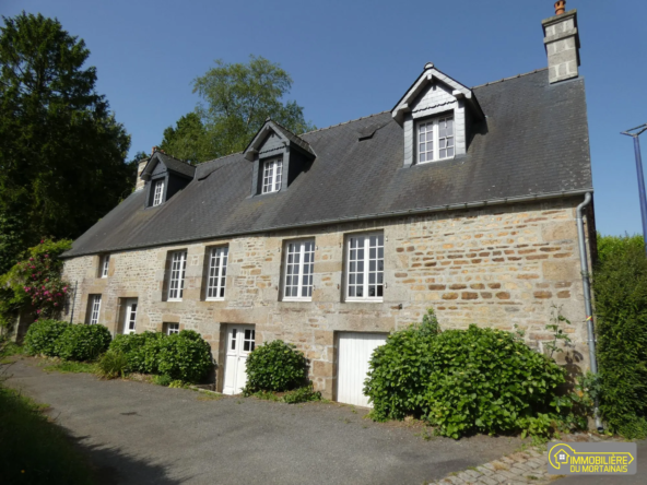 Belle maison en pierre de 1900 avec grand terrain à Sourdeval