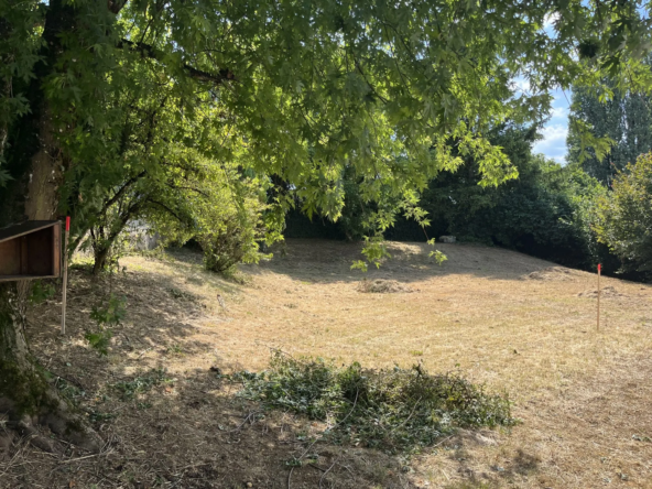 Terrain constructible de 6 ares avec CU à Grand-Charmont