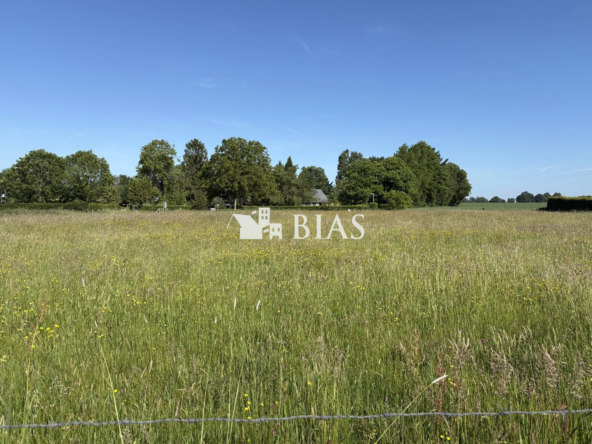 Terrain constructible de 1001 m² à proximité de Bourneville