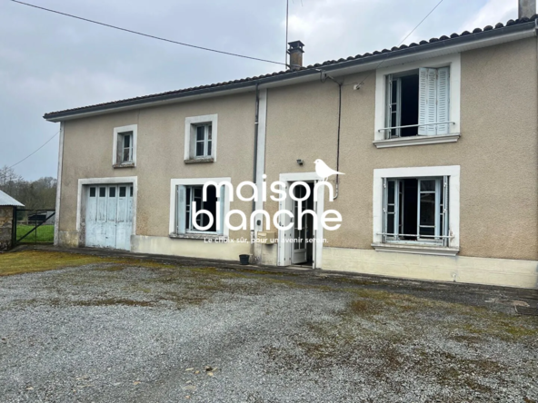 Maison en pierre à rénover à Verruyes avec grand terrain et potentiel de transformation