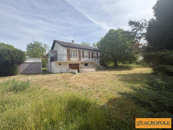 Maison à Rénover de 69 m² à Poilly-lez-Gien avec terrain et garages