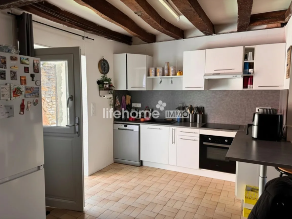 Maison à vendre à Vatan avec cour et potentiel d'investissement
