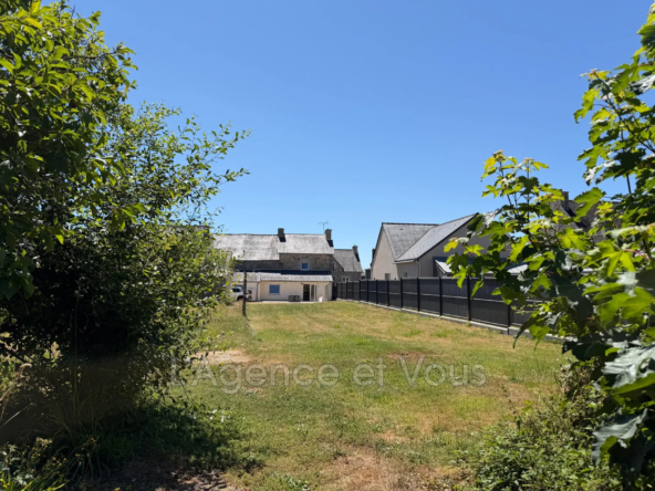Maison de ville en pierre à vendre à Corseul - 130 m² avec terrain et garage