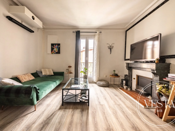 Appartement T3 à vendre au centre-ville de Dijon, dernier étage, charme et lumineux
