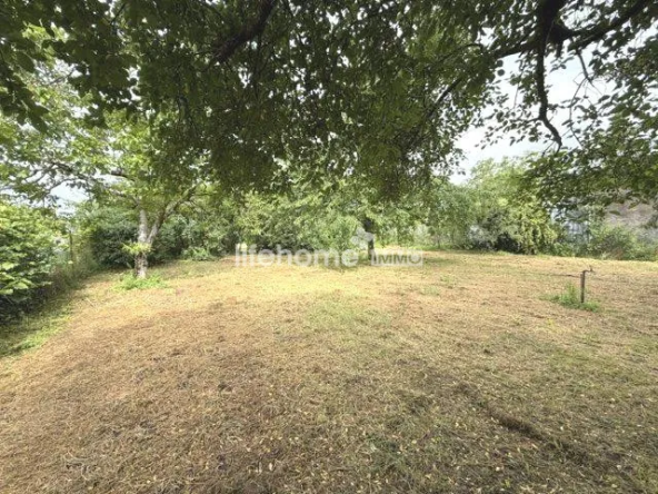Terrain constructible de 1100 m² à Châteauroux, idéal pour votre projet immobilier