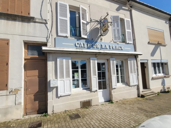 Immeuble mixte à vendre au centre-ville de Bazeilles avec potentiel de développement