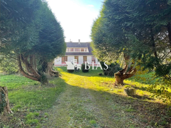 Maison à rénover de 160 m² avec grand terrain à Le Mesnil sous Jumièges