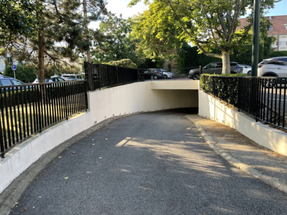 Box fermé 12 m² à vendre au Chesnay-Rocquencourt sécurisé et proche commodités