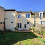 Maison de ville à vendre à Périgueux avec garage et potentiel de rénovation
