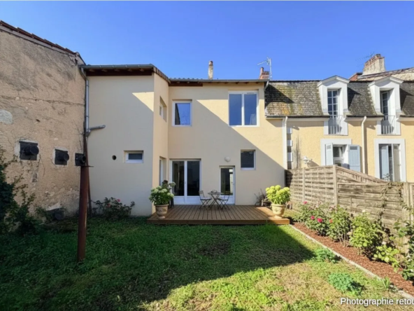 Maison de ville à vendre à Périgueux avec garage et potentiel de rénovation