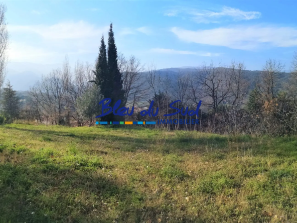 Terrain constructible de 1534 m² avec garage et vue sur les montagnes à Codalet