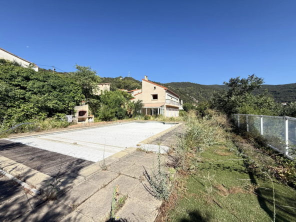 Maison 4 faces de 186 m² avec jardin et piscine à Amélie-les-Bains