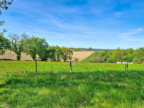 Terrain constructible de 1010 m² à Gragnague avec vue dégagée