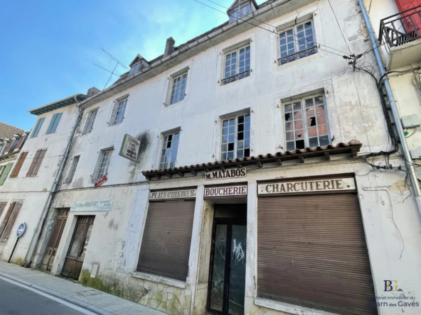 Immeuble à réhabiliter de 600 m² au cœur de Salies-de-Béarn avec potentiel de développement