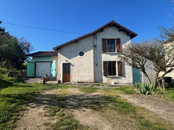 Maison ancienne à Tournus avec grand terrain clos et dépendances