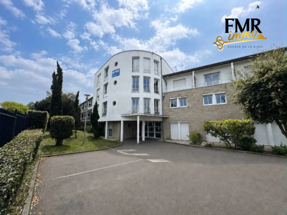 Investissement immobilier : Studio meublé avec parking à Saint-Malo