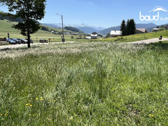 Terrain à bâtir de 675 m² à Autrans-Méaudre avec vue panoramique et accès facile