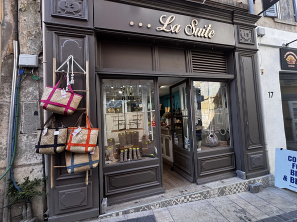 Fonds de commerce prêt-à-porter et accessoires à La Ciotat - Emplacement privilégié