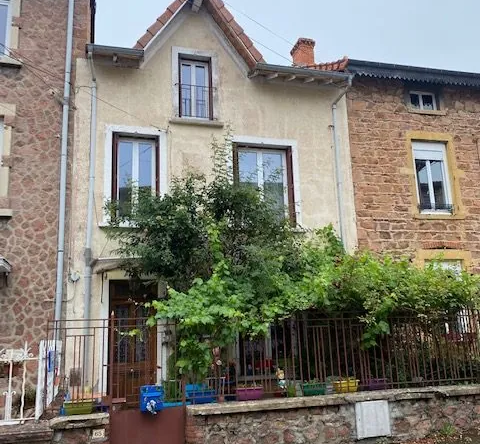 Maison 110 m² avec jardin et caves à Cours-la-Ville