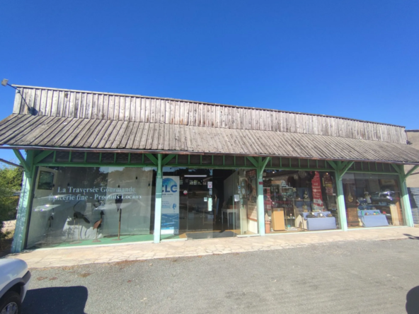Local commercial à vendre à Montcaret avec grande visibilité et parking privé