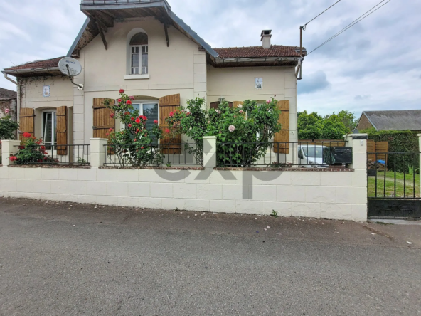 Maison de village à vendre à Chauny avec grand potentiel et cour sans vis-à-vis