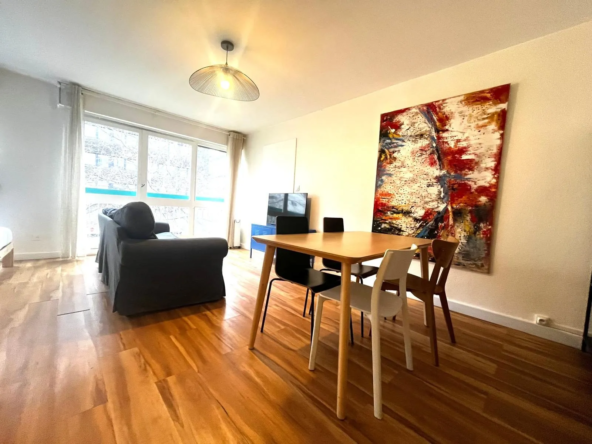 Appartement divisible avec balcon, proche gare et commodités à Metz