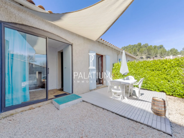 Appartement à vendre à Greoux-les-Bains avec espace extérieur et rénovation récente