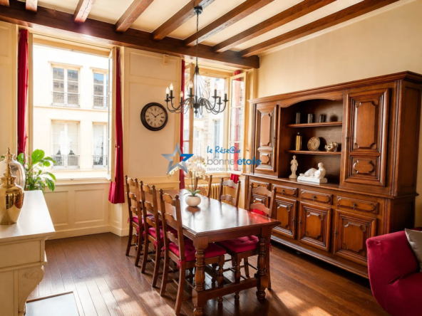 Maison de ville avec local commercial à Langres – Investissement et résidence