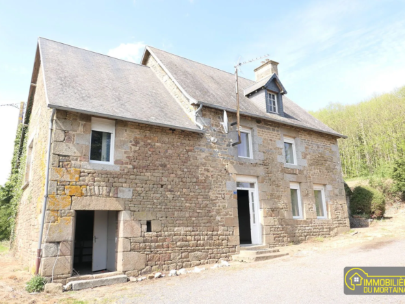 Maison de campagne avec dépendance et terrain à Saint-Pois (50670)
