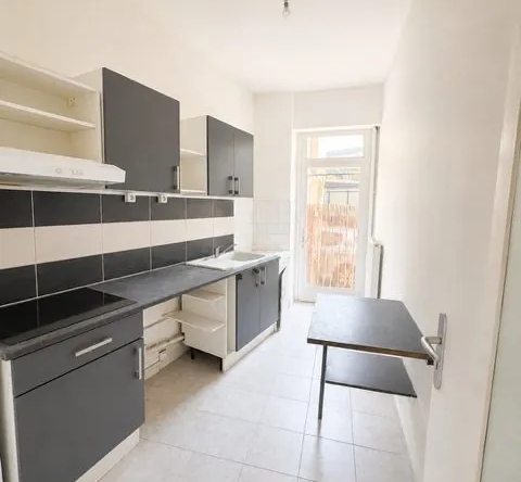 Charmant T2 à Marseille 13001 avec terrasse, proche commodités