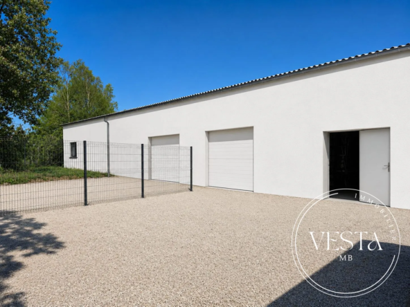 À vendre local professionnel à Longvic - Entrepôt de 115 m² en copropriété de 30 lots