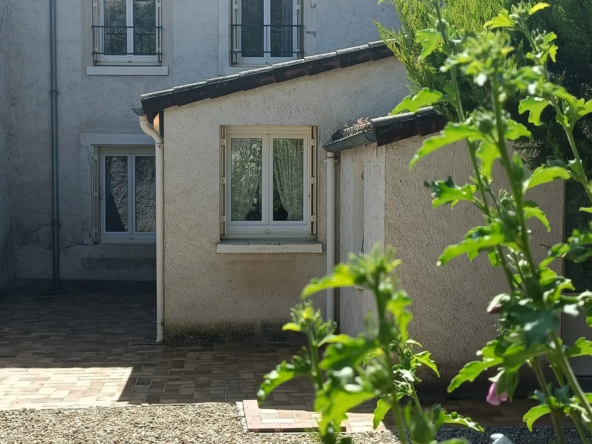Maison à vendre à Chauvigny - Centre-ville avec cour et vue médiévale
