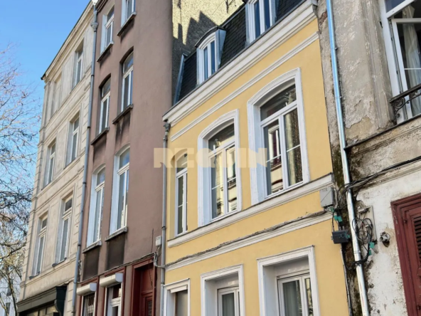 Appartement à Lille avec mezzanine et location étudiante, idéal pour investissement sécurisé