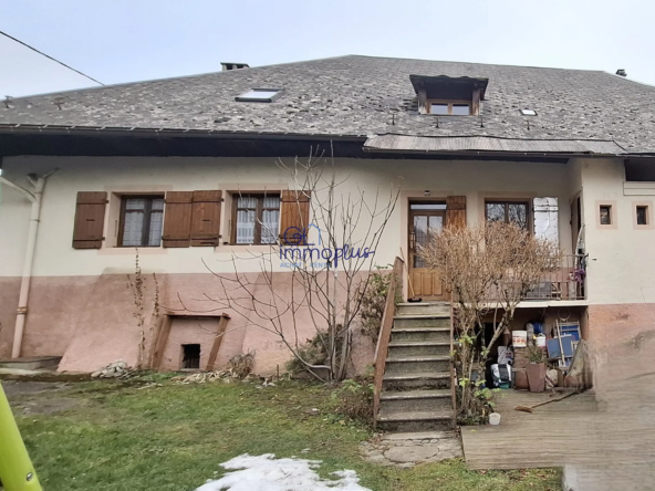 Maison mitoyenne à Albertville avec deux appartements et potentiel d'aménagement