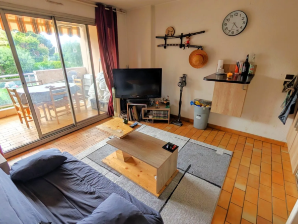 Lumineux séjour  Studio à Antibes avec loggia, résidence de luxe, idéal investisseur